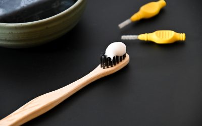Interdentalreinigung im Lebensverlauf: So passt sich Ihre Mundhygiene dem Alter an